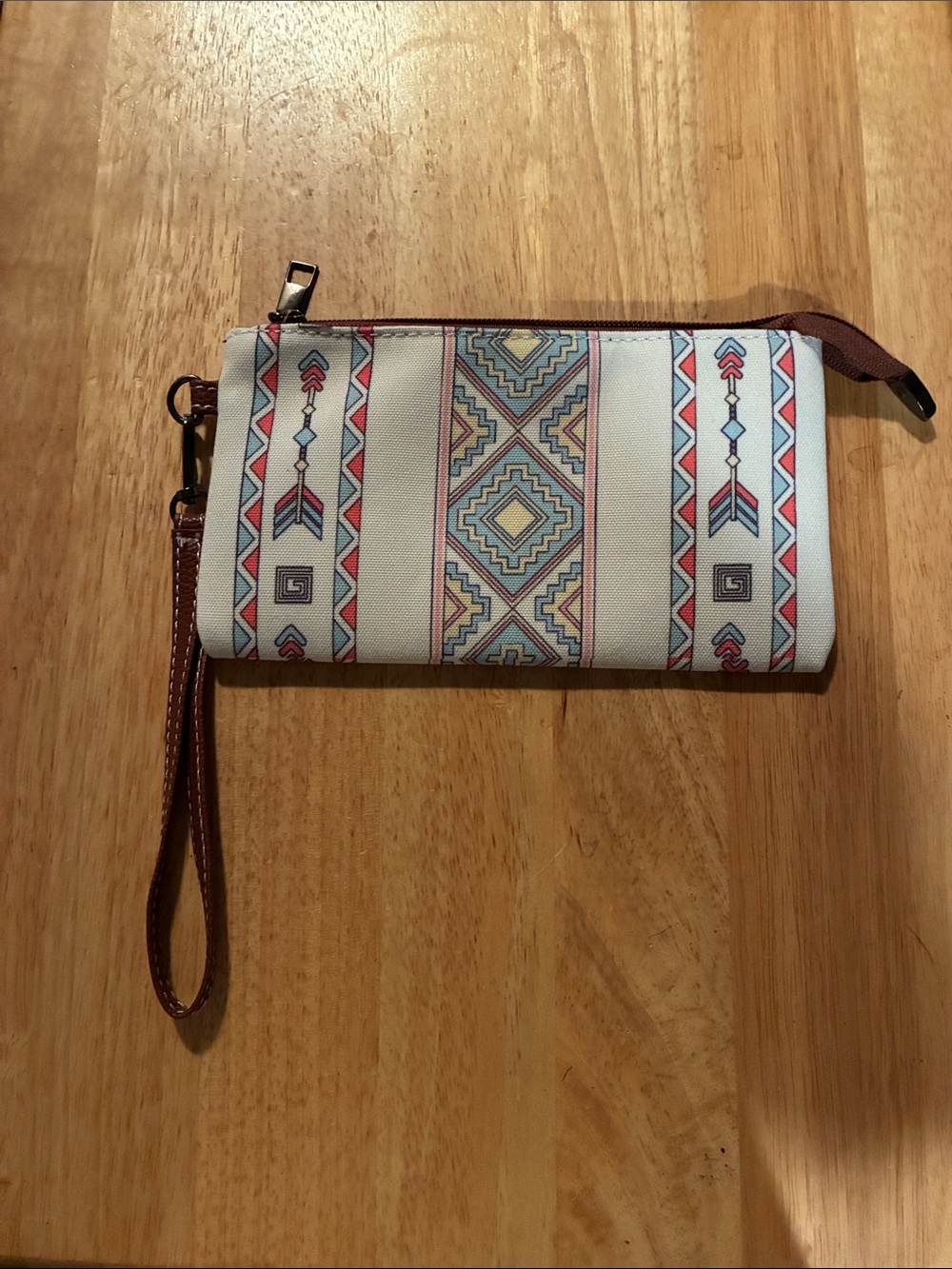 New Without Tags- Aztec-Print Wristlet Clutch in Cream and Brown